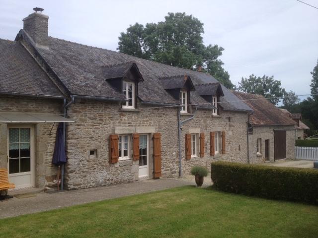 La Grange Ô Belles Acomodação com café da manhã Champfrémont Exterior foto